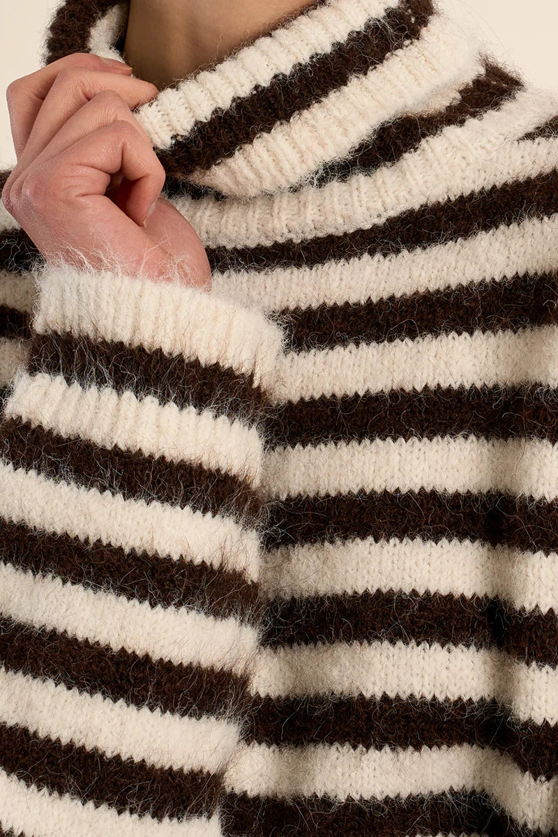 MOLLY BRACKEN - Stripped Turtle Neck - White & Brown