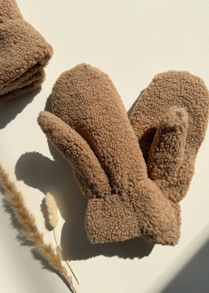 C’EST MOI Teddy Mittens - Camel