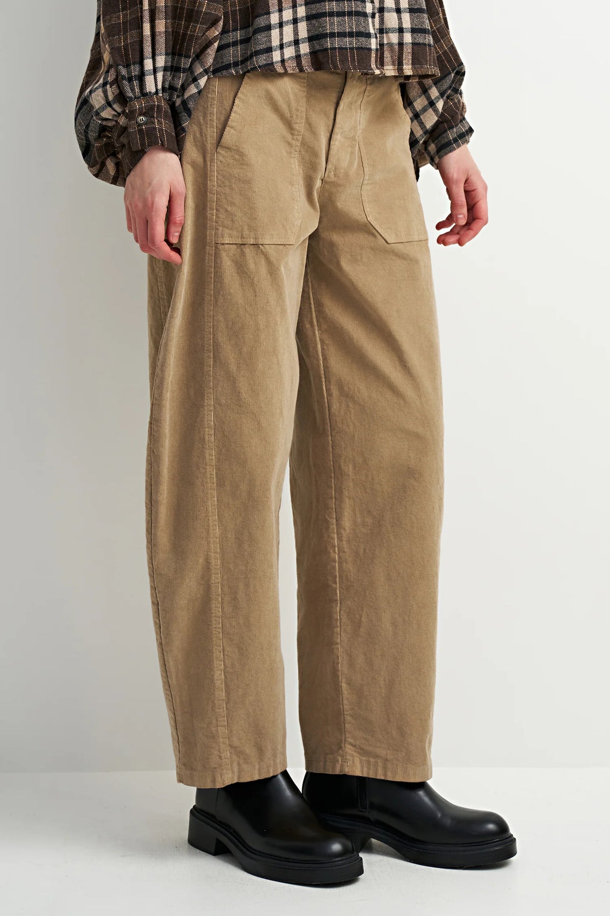 ASTRID - Emmerson Slim Barrel Pant - Camel