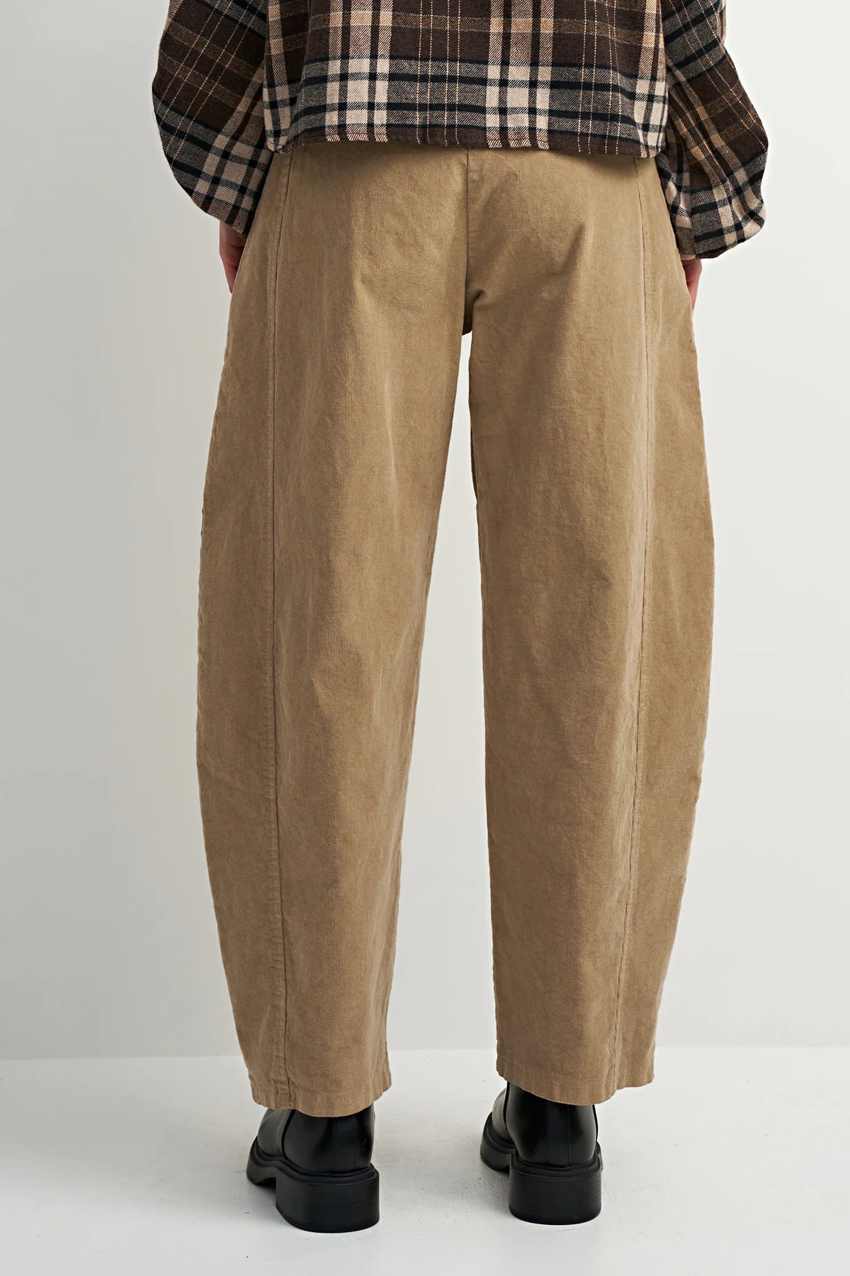 ASTRID - Emmerson Slim Barrel Pant - Camel