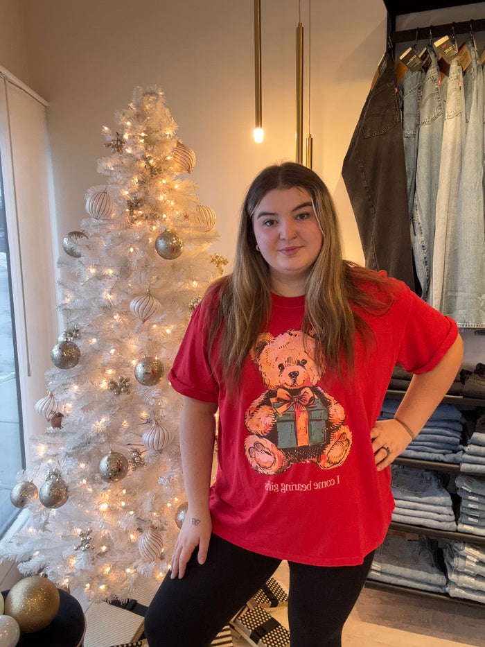 T-shirt Petit Ami Dangereuse Fille Portant des Cadeaux