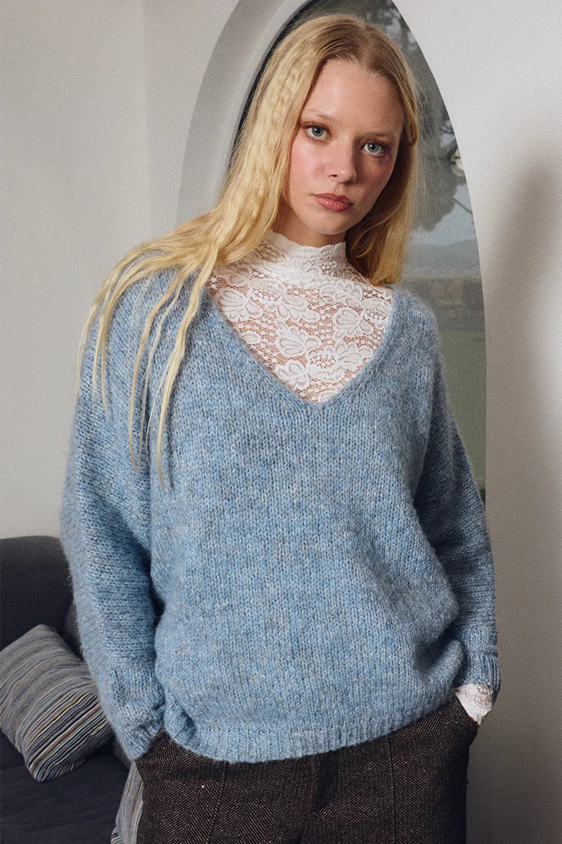 MOLLY BRACKEN V-Neck knitted Sweater - Denim Blue