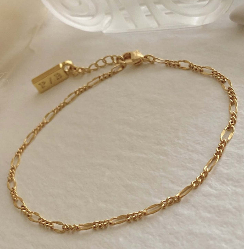 Figaro Flat Link Patterned Chain Bracelet