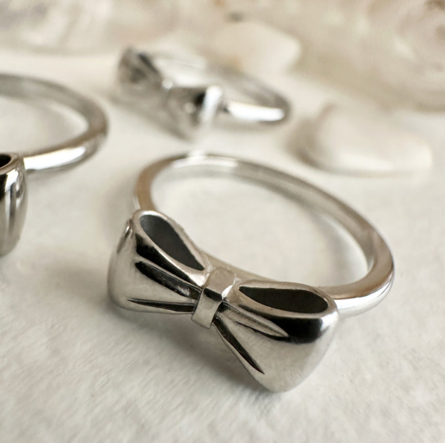 Fontange Bow Ring