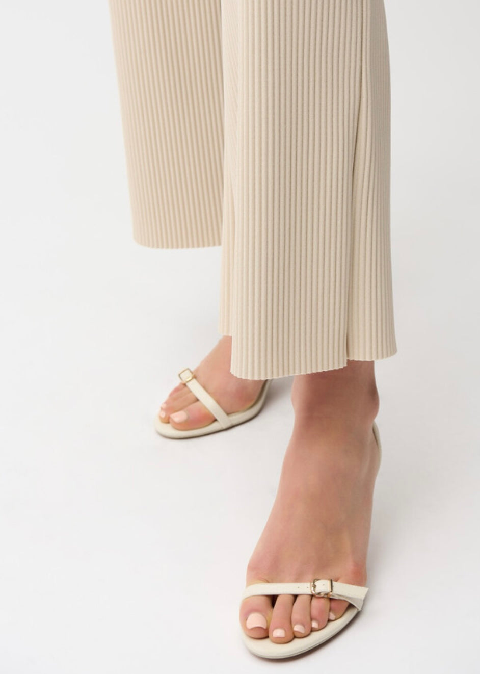 JOSEPH RIBKOFF Pleated Mid-rise Trousers