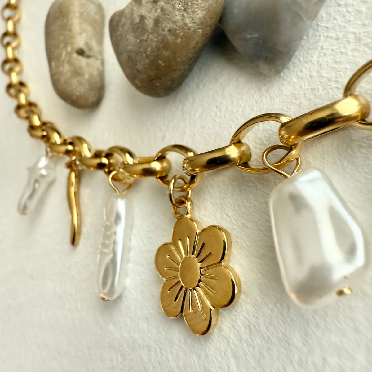 PIKA & BEAR - Calliope - Charm Necklace - Gold & Pearl