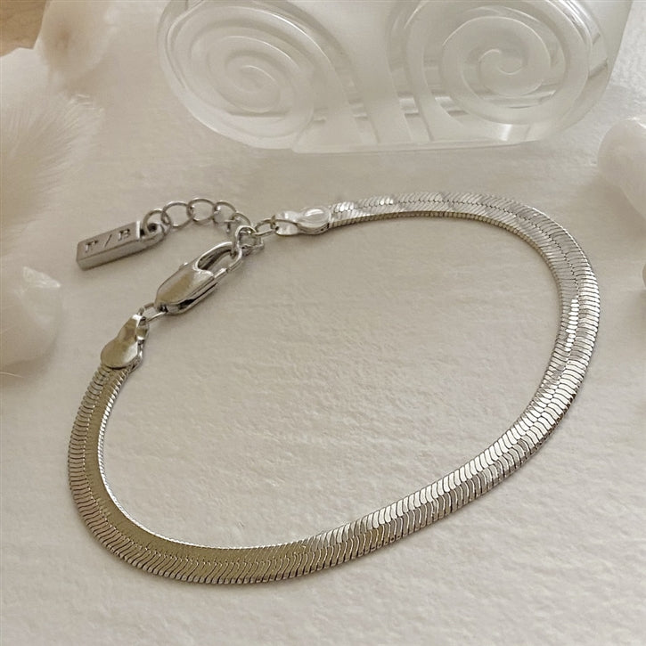 Nirah- Snake Chain Bracelet