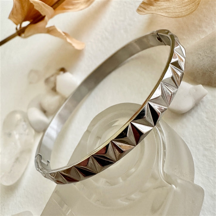 Sid- Diamond Pattern Bangle