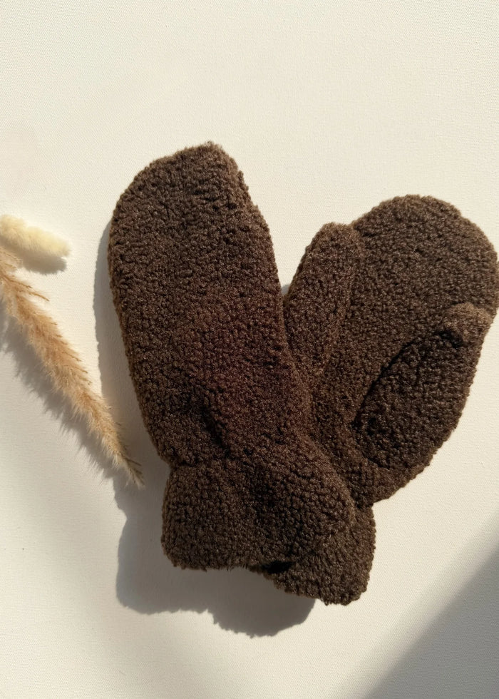 C’EST MOI Teddy Mittens - Brown
