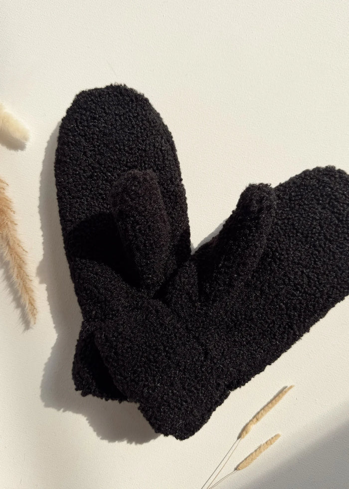 C’EST MOI Teddy Mittens - Black