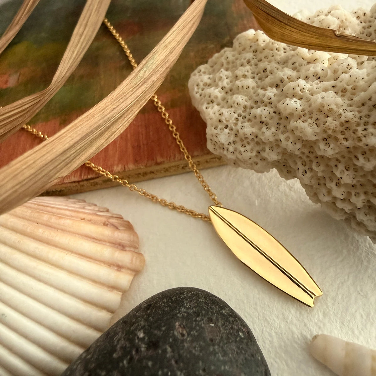 PIKA & BEAR - Fishtail - Surfboard Charm Necklace - Gold