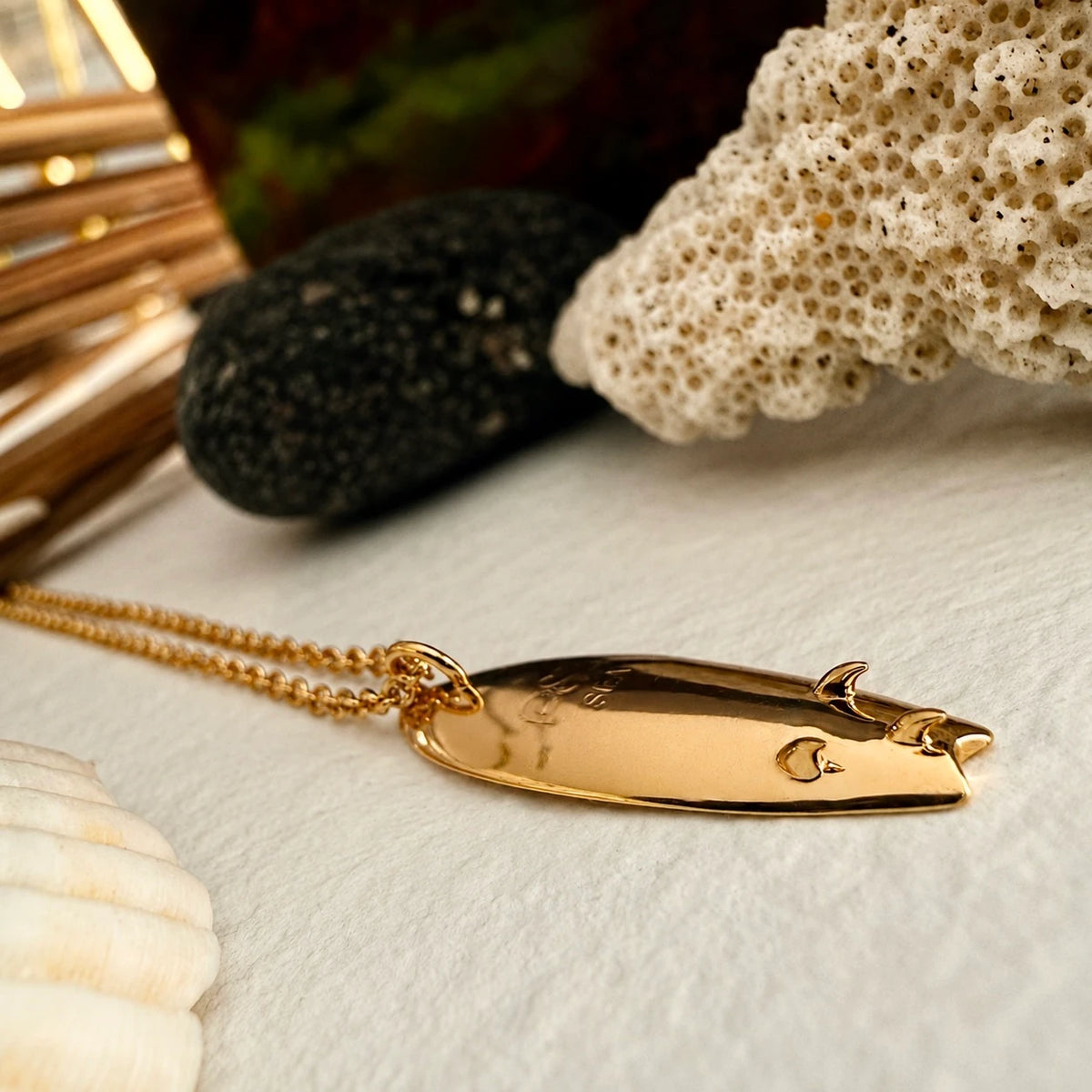 PIKA & BEAR - Fishtail - Surfboard Charm Necklace - Gold