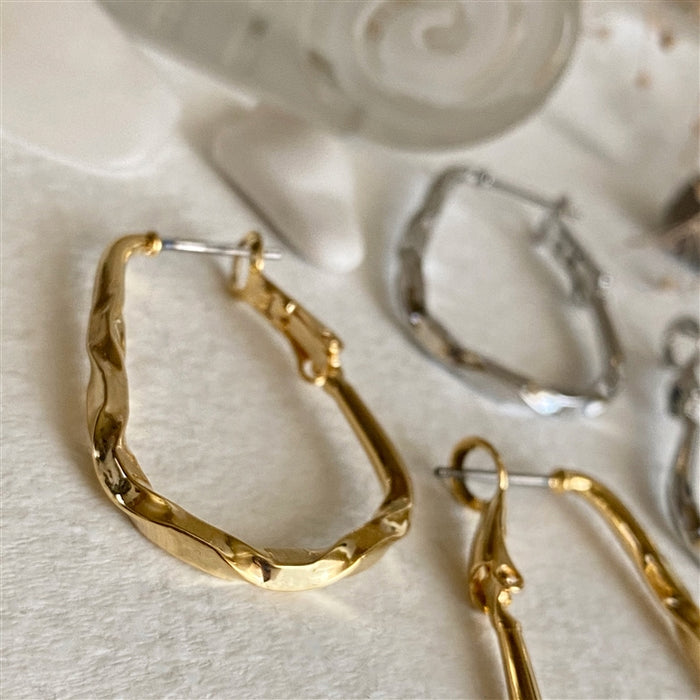 Tordue- Wavy Oblong Hinge Hoop Earrings